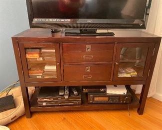 23_____NOW $120 was $250 Williams and Sonoma console • 32T x 47W x 16D 