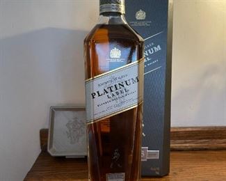JOHNNIE WALKER Platinum 18-Year-Old Blended Scotch Whisky