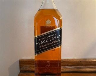 JOHNNIE WALKER 12-Year-Old Blended Scotch Whisky