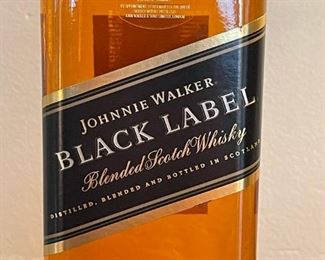 JOHNNIE WALKER 12-Year-Old Blended Scotch Whisky