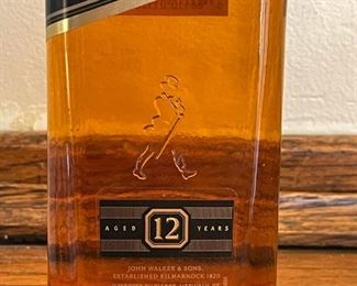 JOHNNIE WALKER 12-Year-Old Blended Scotch Whisky
