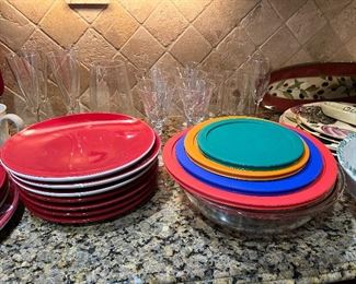 pyrex bowls, holiday red plates