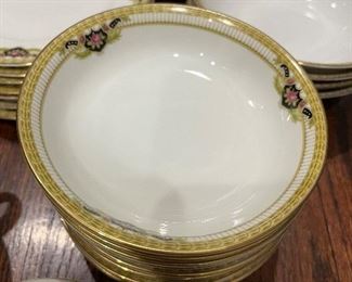 Royal Bayreuth Bavaria “Belmont”China for 8 plus serving pieces 