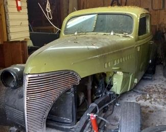 Car for restoration with parts to complete 