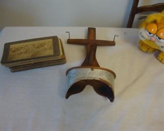 Saturn stereoscope with 50 stereoscope cards, Garfield has his eye on