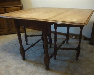 Gatelegs on the table