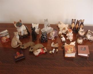 Cat figurines