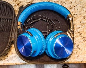 Noise Cancelling Headphones by Cowin
