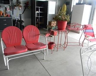 yard chairs / red yard stands /