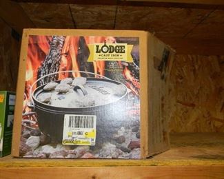 Lodge cast iron pot NEW