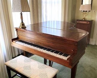 Beautiful baby grand!