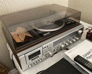 Vintage Zenith record/cassette player and radio receiver