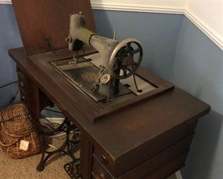 Antique Elgin peddle sewing machine 
Peddle sewing machine 