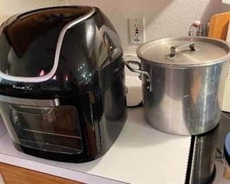 Air fryer and large cooking pot 