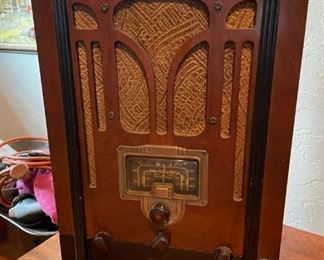 Standard broadcast short wave radio