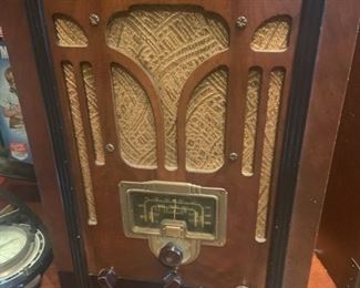 Standard broadcast short wave radio