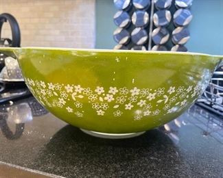 Pyrex Cinderella Nesting Bowl Spring Blossom Pattern