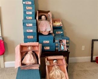 over 30 Madame Alexander dolls from the 1970s