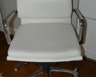 Leather chair 37"h x 23"w x 19"d