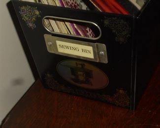 Vintage metal Singer pattern holder