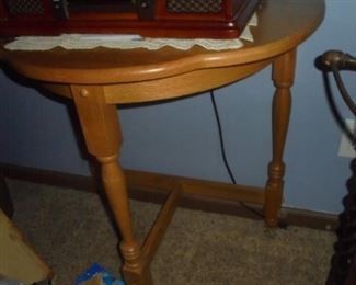 Maple side (1/2) wall  table