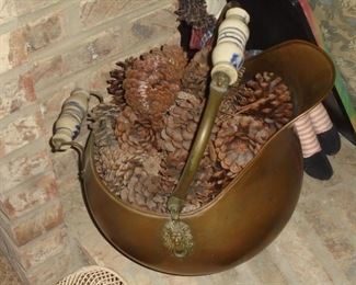 Copper Large pot w/unbroken porcelain handles