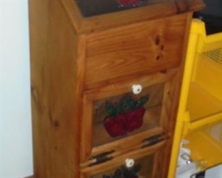 Wood apple bin