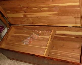 Cedar chest w/tray