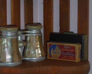 Antique opera glasses / 