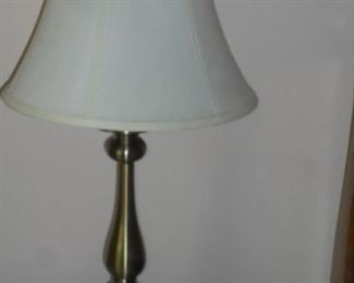 1 of 2 matching table lamps 