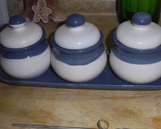 Relish tray w/3 cocntainers