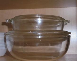 2 vintage Pyrex glass bowls