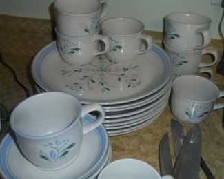 Fascino Stoneware 8 place setting dinnerware