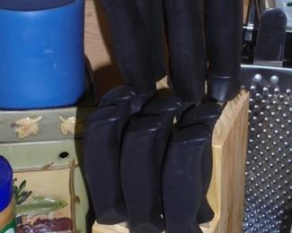 Another complete knife set in wood holder