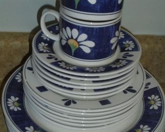 Onia Spring Daisy dinnerware 6 place setting