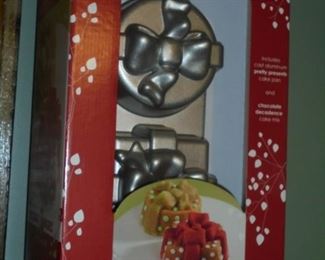 NIB Nordic ware Christmas boake kit