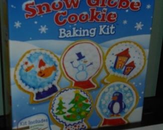 NIB snow globe cookie bake kit