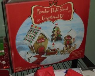 NIB Ginger bread Reindeer Flight School cutter set