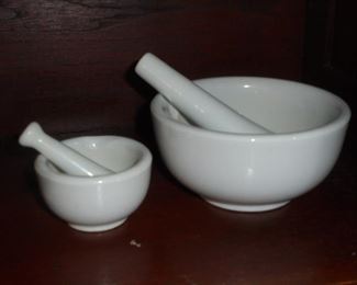 Med & small bowls w/pestels