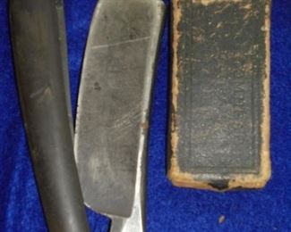 Vintage Wade & Butcher straight razor w/case