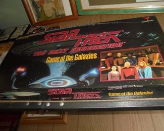 NIB Star Trek Game of Galaxies board game