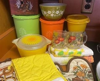 vintage Pyrex, vintage Tupperware, Kitchenwares, vintage kitchen
