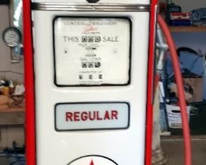 Vintage Texaco Fuel Pump With Glass Globe And Gilbarco Calco-Meter, 76" Tall x 24" Wide x 16" Deep