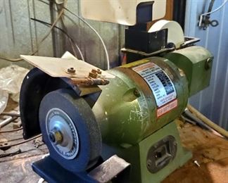 Central Machinery Heavy Duty Wet Bench Grinder, Model S-5407