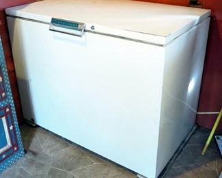 Hotpoint 15 Cu Ft Chest Freezer, 36" x 46.5" x 28"
