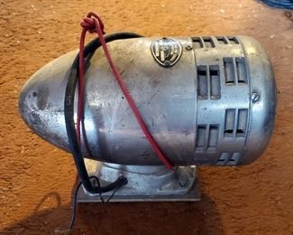 Federal Sign And Signal Corp. Chrome Siren, Model 77GB, Untested