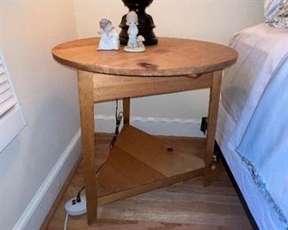 Round pine table by British Traditions