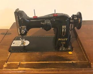 Pfaff Sewing Machine b $25