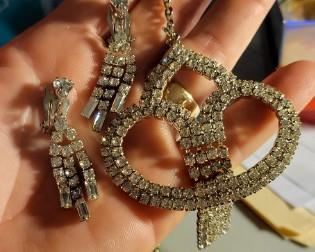 Great rhinestone vintage pieces of jewelry