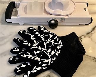 Oxo Mandolin with Protective Gloves